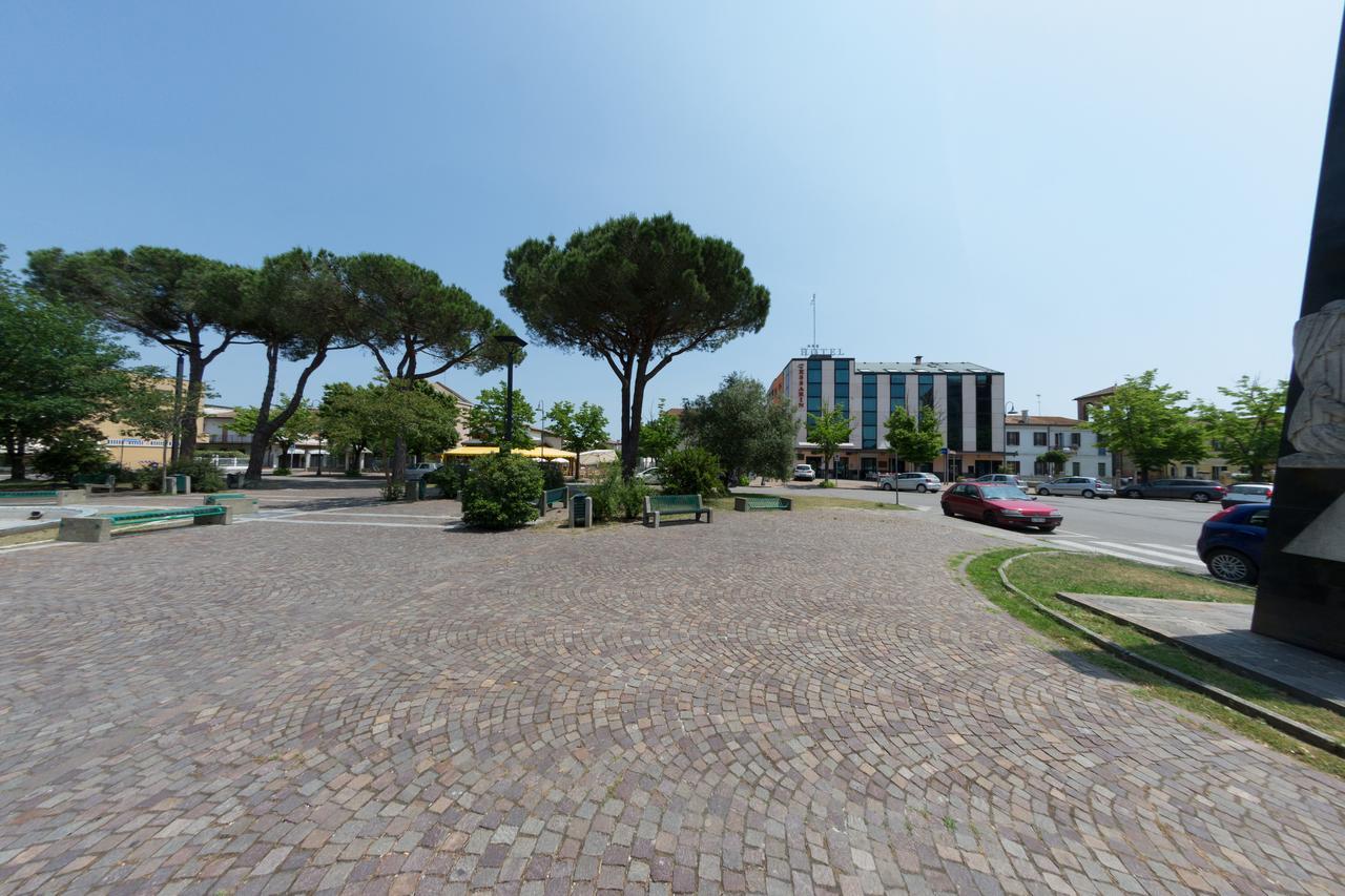Hotel Tessarin Taglio Di Po Екстер'єр фото