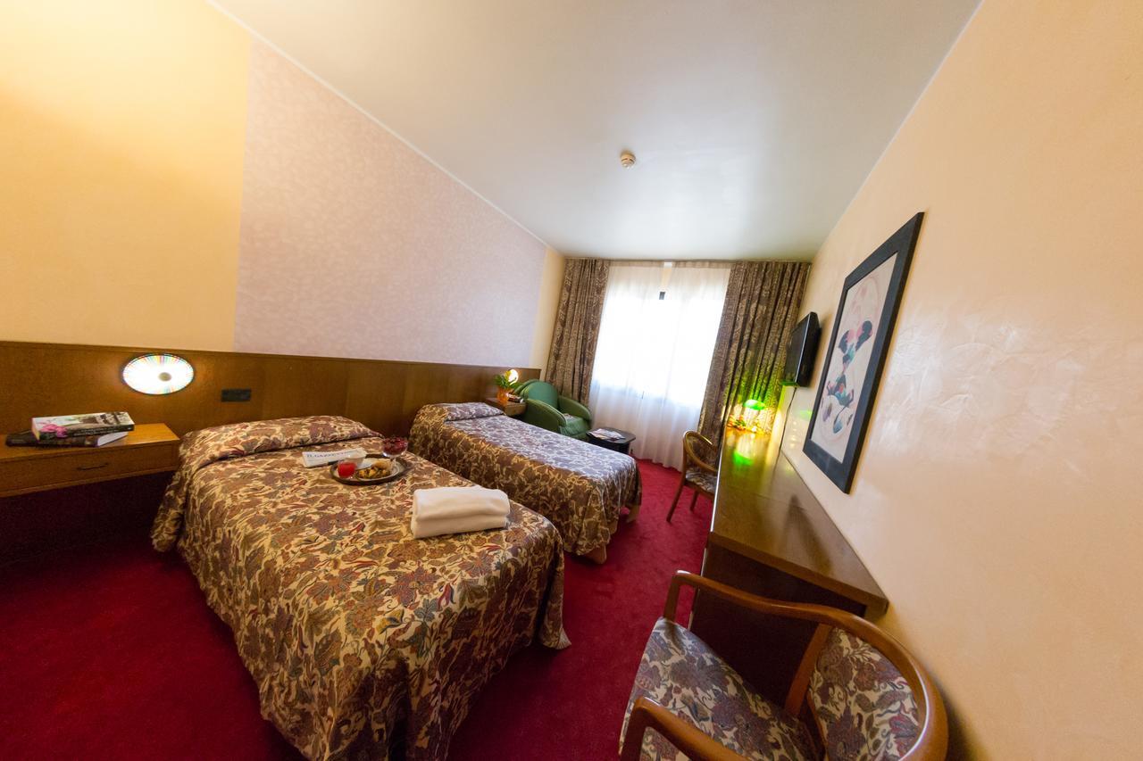 Hotel Tessarin Taglio Di Po Екстер'єр фото