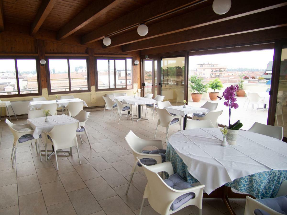Hotel Tessarin Taglio Di Po Екстер'єр фото