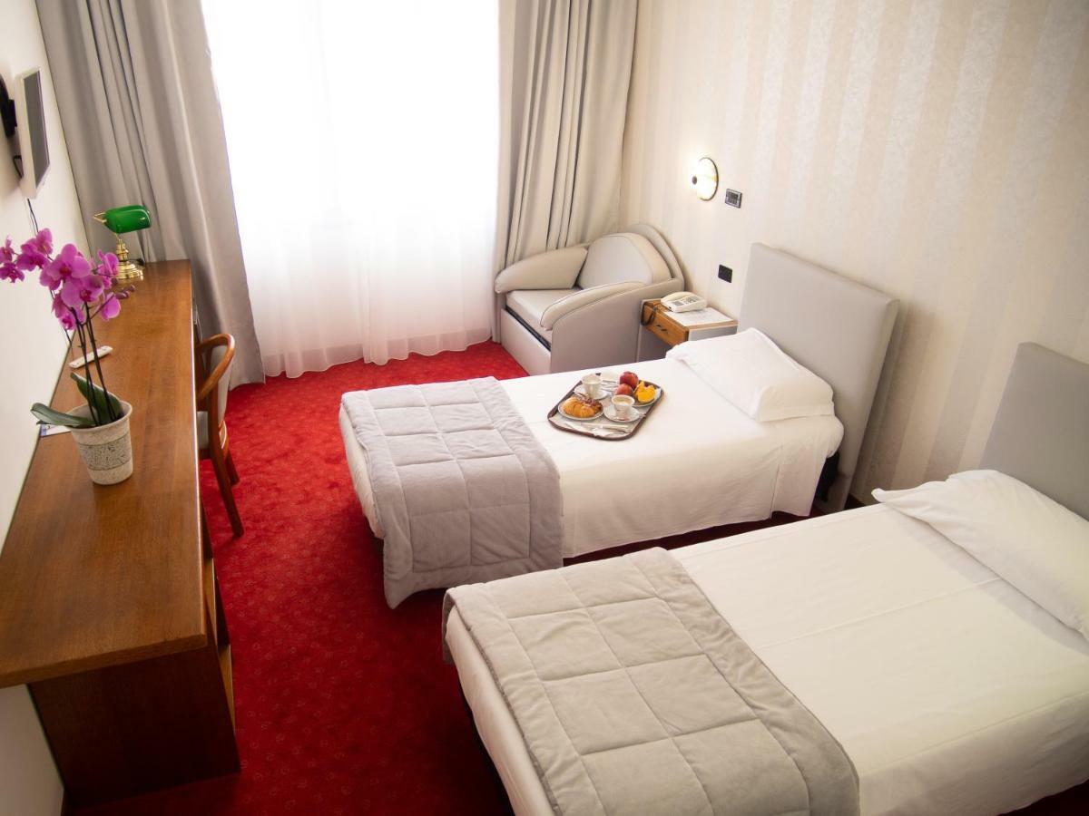 Hotel Tessarin Taglio Di Po Екстер'єр фото